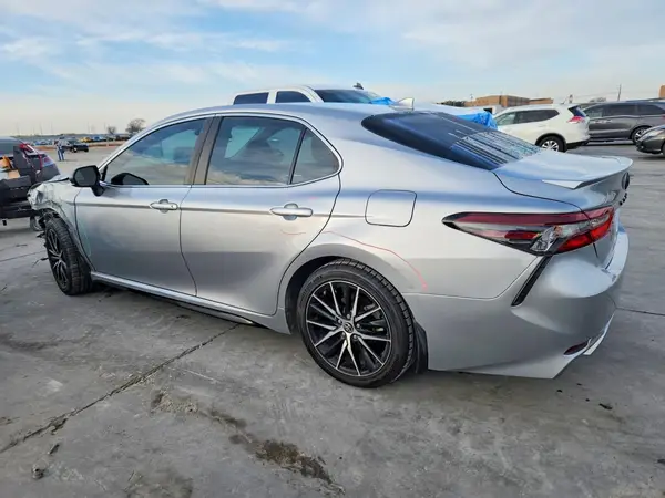 4T1G11AK3MU590626 2021 TOYOTA CAMRY - Image 2