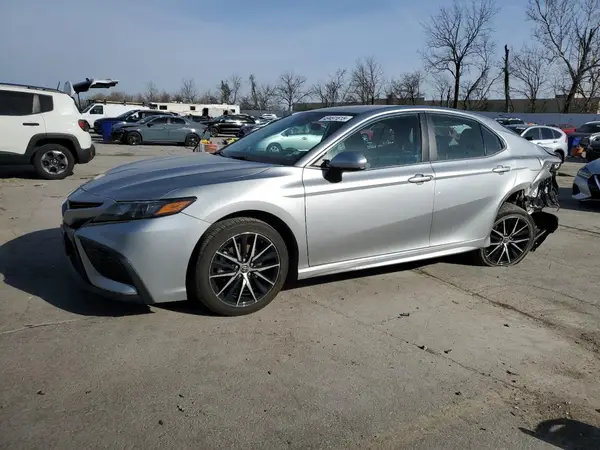 4T1G11AK3MU590738 2021 TOYOTA CAMRY - Image 1