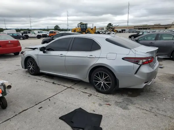 4T1G11AK3MU591940 2021 TOYOTA CAMRY - Image 2