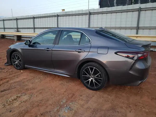 4T1G11AK3MU592120 2021 TOYOTA CAMRY - Image 2