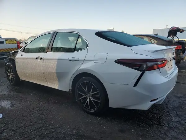 4T1G11AK3MU596149 2021 TOYOTA CAMRY - Image 2