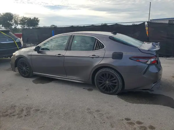 4T1G11AK3MU596426 2021 TOYOTA CAMRY - Image 2