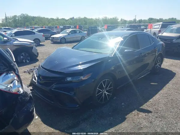 4T1G11AK3MU597205 2021 TOYOTA CAMRY - Image 2