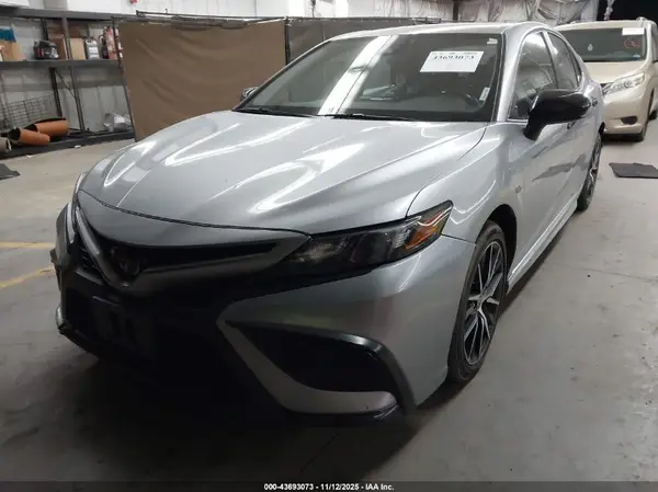 4T1G11AK3MU600894 2021 TOYOTA CAMRY - Image 2