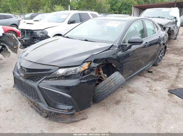 4T1G11AK3MU601303 2021 TOYOTA CAMRY - Image 2