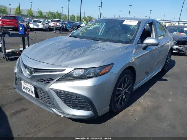 4T1G11AK3MU602600 2021 TOYOTA CAMRY - Image 2