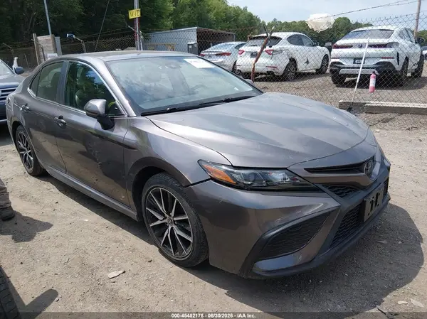 4T1G11AK3MU603097 2021 TOYOTA CAMRY - Image 1
