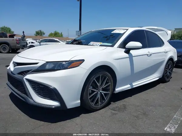4T1G11AK3MU604900 2021 TOYOTA CAMRY - Image 2