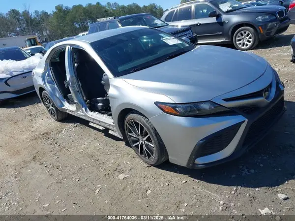 4T1G11AK3MU609515 2021 TOYOTA CAMRY - Image 1