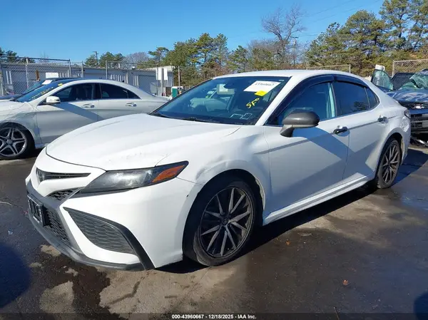 4T1G11AK3MU612849 2021 TOYOTA CAMRY - Image 2