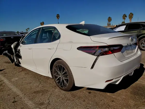4T1G11AK3MU613015 2021 TOYOTA CAMRY - Image 2