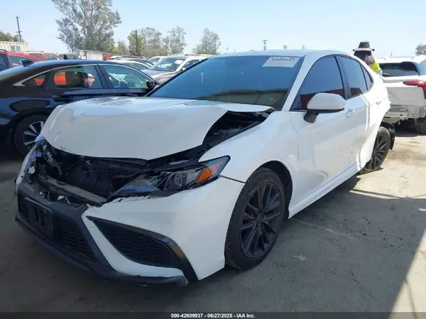 4T1G11AK3MU613113 2021 TOYOTA CAMRY - Image 2