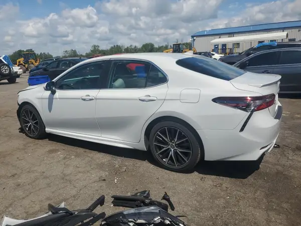 4T1G11AK3NU011751 2022 TOYOTA CAMRY - Image 2