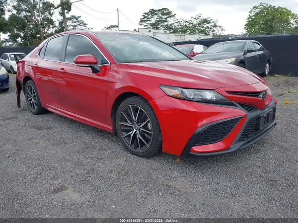 4T1G11AK3NU013693 2022 TOYOTA CAMRY - Image 1