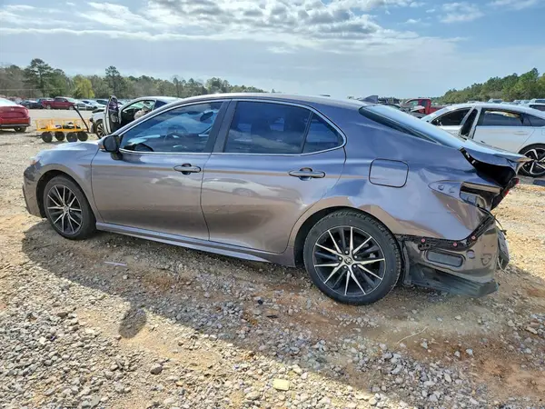 4T1G11AK3NU017789 2022 TOYOTA CAMRY - Image 2