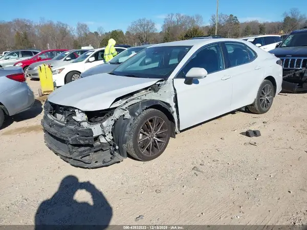 4T1G11AK3NU035922 2022 TOYOTA CAMRY - Image 2