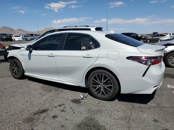4T1G11AK3NU036763 2022 TOYOTA CAMRY - Image 2