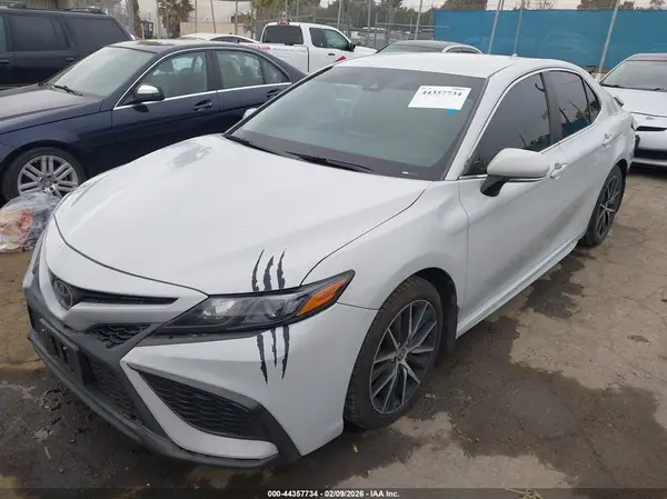 4T1G11AK3NU036987 2022 TOYOTA CAMRY - Image 2