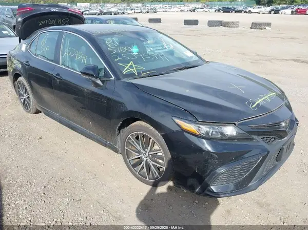 4T1G11AK3NU038948 2022 TOYOTA CAMRY - Image 1
