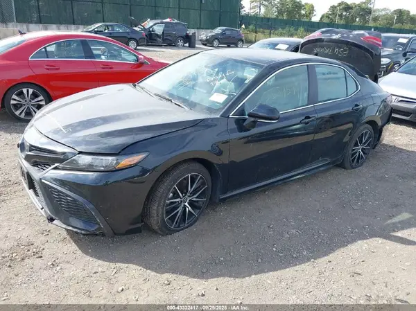 4T1G11AK3NU038948 2022 TOYOTA CAMRY - Image 2
