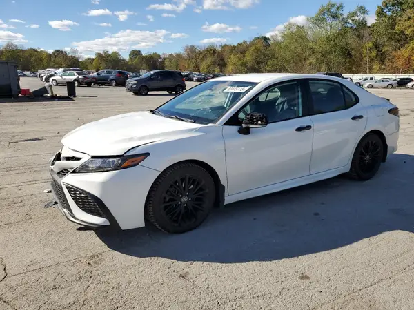 4T1G11AK3NU040215 2022 TOYOTA CAMRY - Image 1