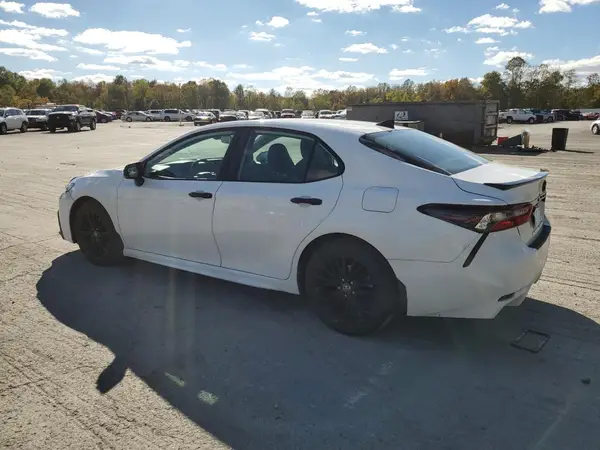 4T1G11AK3NU040215 2022 TOYOTA CAMRY - Image 2