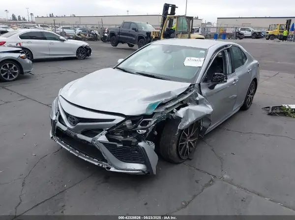 4T1G11AK3NU042126 2022 TOYOTA CAMRY - Image 2