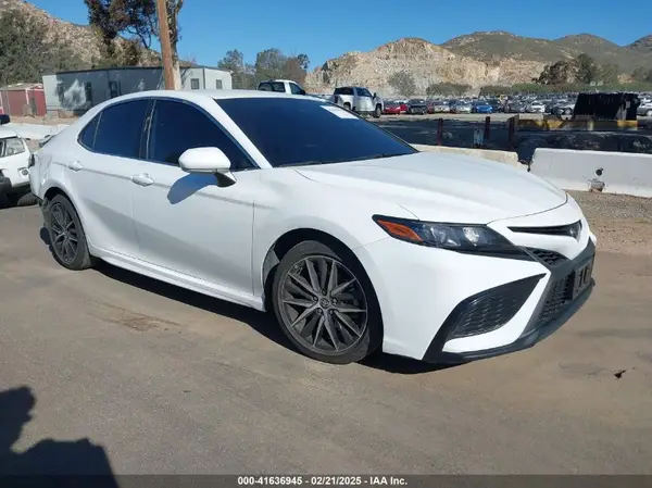 4T1G11AK3NU042353 2022 TOYOTA CAMRY - Image 1