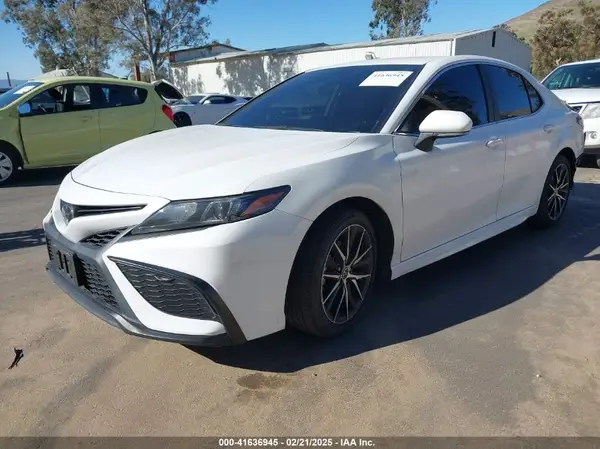 4T1G11AK3NU042353 2022 TOYOTA CAMRY - Image 2