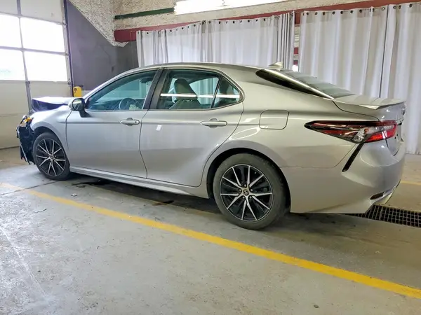 4T1G11AK3NU045978 2022 TOYOTA CAMRY - Image 2