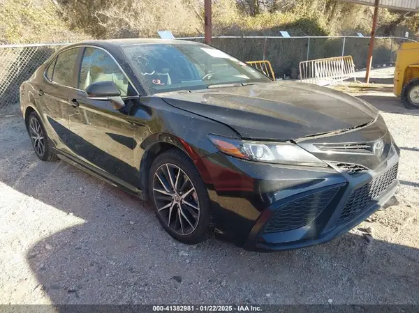 4T1G11AK3NU049268 2022 TOYOTA CAMRY - Image 1