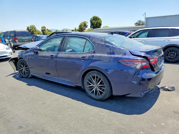 4T1G11AK3NU050551 2022 TOYOTA CAMRY - Image 2