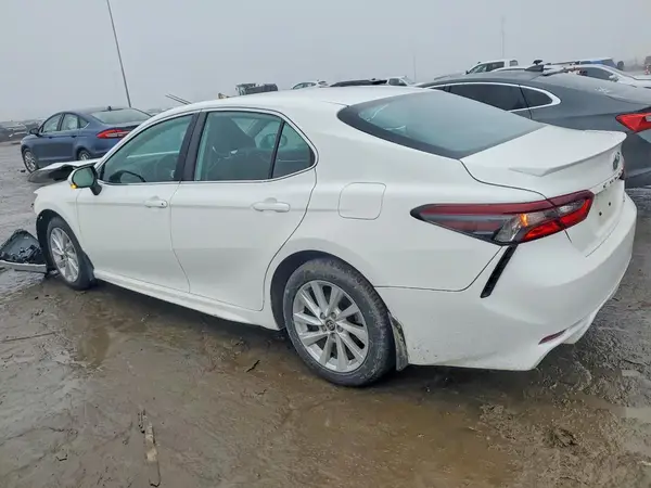 4T1G11AK3NU054910 2022 TOYOTA CAMRY - Image 2