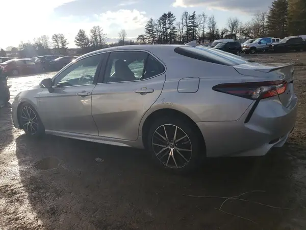 4T1G11AK3NU056592 2022 TOYOTA CAMRY - Image 2