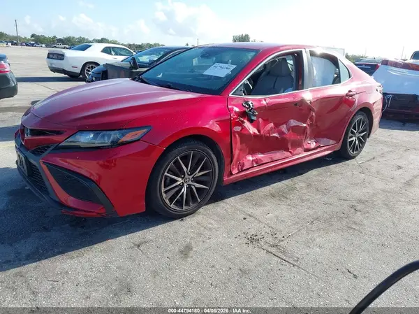 4T1G11AK3NU058049 2022 TOYOTA CAMRY - Image 2