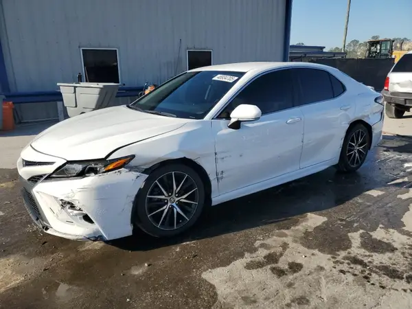 4T1G11AK3NU060125 2022 TOYOTA CAMRY - Image 1
