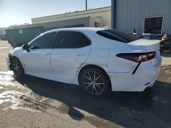 4T1G11AK3NU060125 2022 TOYOTA CAMRY - Image 2