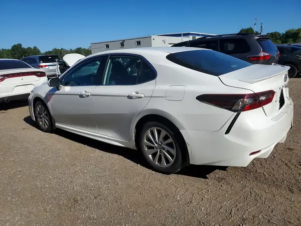 4T1G11AK3NU061825 2022 TOYOTA CAMRY - Image 2