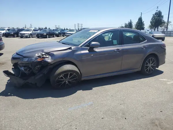 4T1G11AK3NU062070 2022 TOYOTA CAMRY - Image 1