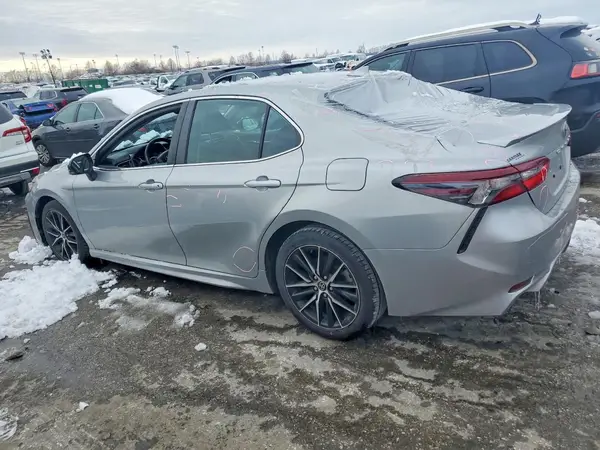 4T1G11AK3NU063431 2022 TOYOTA CAMRY - Image 2