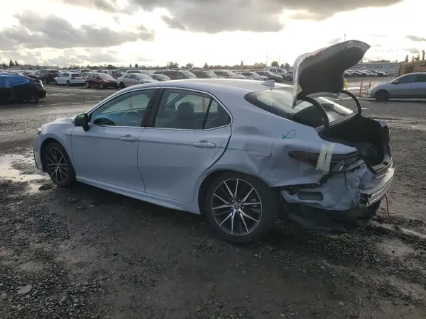 4T1G11AK3NU065745 2022 TOYOTA CAMRY - Image 2