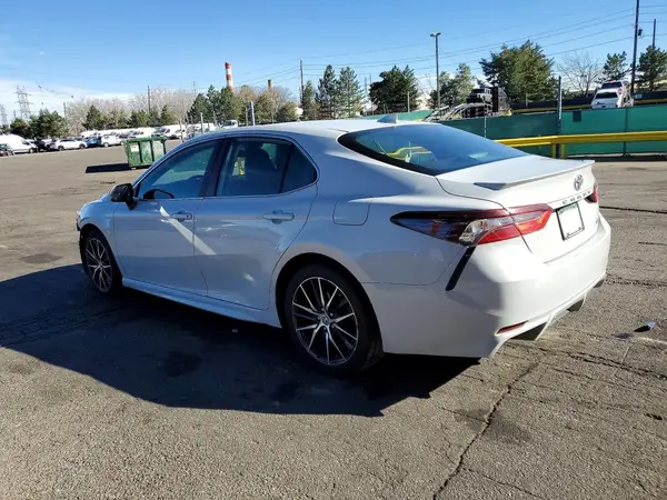 4T1G11AK3NU070394 2022 TOYOTA CAMRY - Image 2