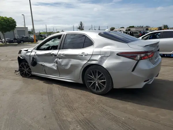 4T1G11AK3NU071500 2022 TOYOTA CAMRY - Image 2