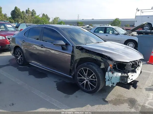 4T1G11AK3NU619365 2022 TOYOTA CAMRY - Image 1