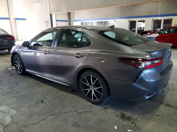 4T1G11AK3NU623898 2022 TOYOTA CAMRY - Image 2