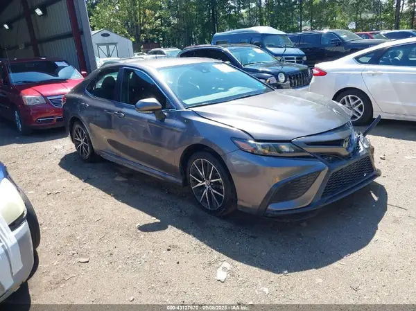 4T1G11AK3NU627448 2022 TOYOTA CAMRY - Image 1