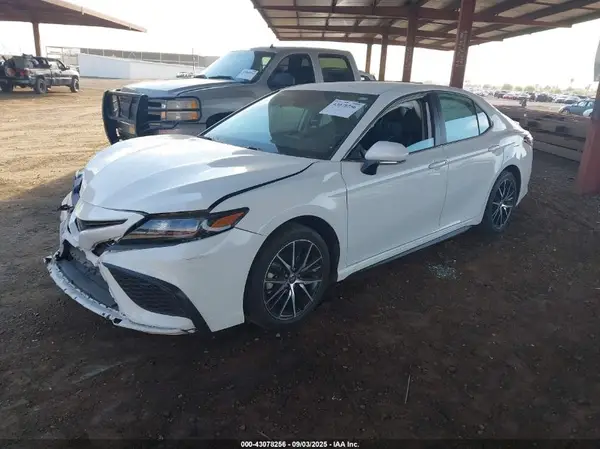 4T1G11AK3NU630561 2022 TOYOTA CAMRY - Image 2