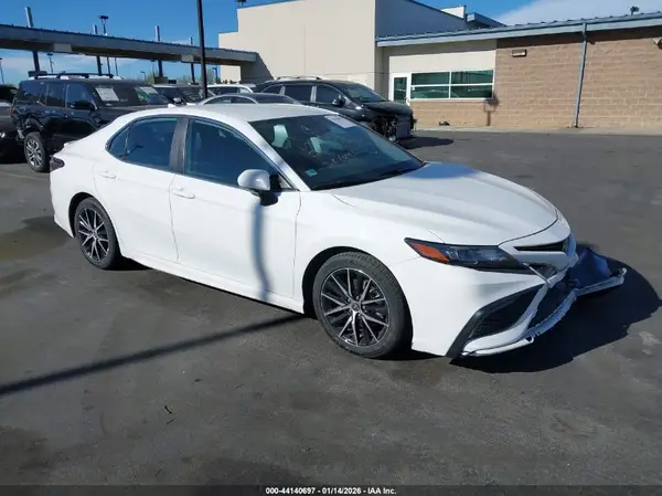 4T1G11AK3NU632312 2022 TOYOTA CAMRY - Image 1