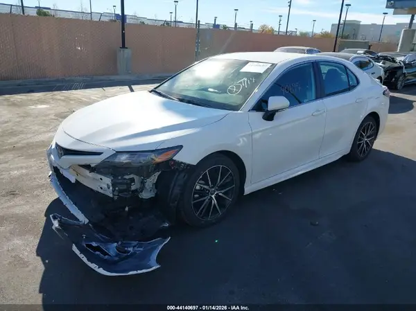 4T1G11AK3NU632312 2022 TOYOTA CAMRY - Image 2