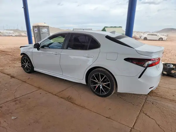 4T1G11AK3NU633797 2022 TOYOTA CAMRY - Image 2